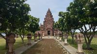 Buriram Castle yang terletak di dekat Chang Arena dan Sirkuit Internasional Chang, Buriram, Minggu (27-4-2025). (Bola.com/Aning Jati)