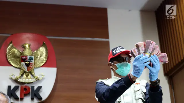 OTT Bupati Pakpak Bharat, KPK Tunjukan Barang Bukti Suap