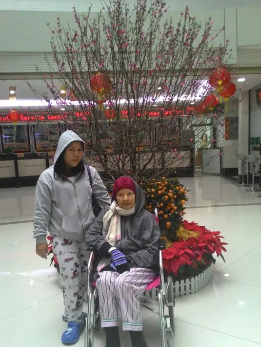 Menurut Nita yang ikut mendampingi selama menjalani pengobatan, kondisi ibu dua anak itu sudah mulai membaik dari sebelumnya. (Istimewa)