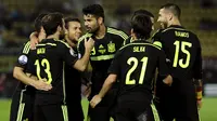 Pemain Spanyol Juan Mata merayakan gol ke gawang Makedonia (Reuters)