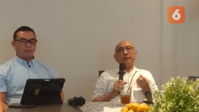 Prof. Dr. dr. Aman Bhakti Pulungan, Sp.A, Subsp. End., FAAP FRCPI (Hon.) dan Banarsono Trimandojo di acara Small Group Media Interview CDiC Diabetes Camp,