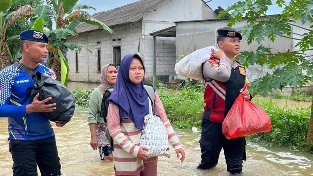 Polres Karawang dan Tim Gabungan Gencarkan Evakuasi Banjir Karawang, Prioritaskan Keselamatan Warga