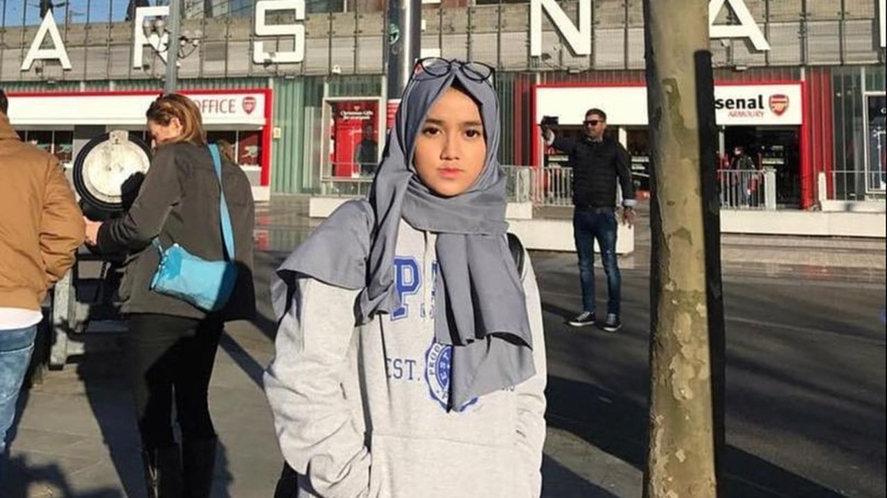 Cantik dan Menawan