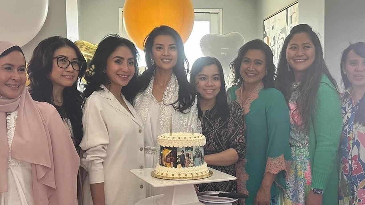 Tak hanya itu, momen Lebaran juga menjadi kesempatan bagi Farah untuk merayakan ulang tahunnya yang jatuh pada tanggal 9 April lalu.
