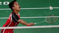 Tunggal putra Indonesia, Anthony Sinisuka Ginting, menang mudah atas wakil Hungaria, Gergely Krausz, dengan skor 21-13, 21-8 pada laga pembuka Grup Olimpiade 2020, Minggu (25/7/2021) siang WIB (AFP/Pedri Padro)