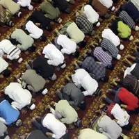 Video cuplikan salat tarawih dua puluh tiga rakaat di Ponpes Mambaul Hikam, Blitar.
