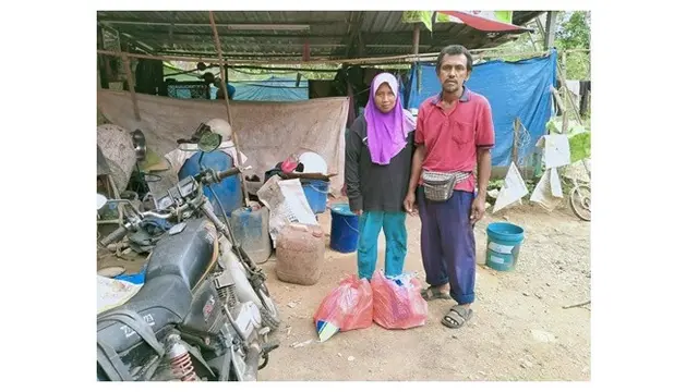 Tinggal di Tenda Kecil, Ayah Ini Bisa Besarkan 3 Anak Hingga Sarjana