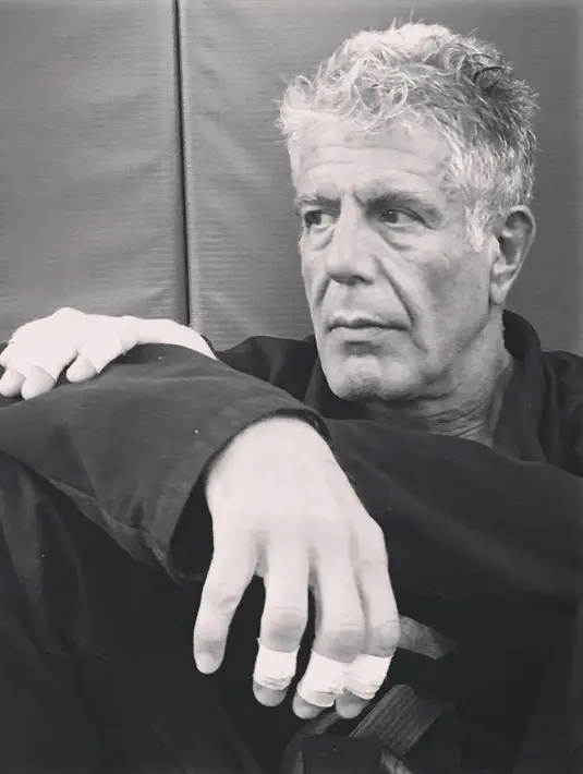 Anthony Bourdain sendiri meninggal bunuh diri di Le Chambard Hotel, Perancis dengan menggantung diri. (instagram/anthonybourdain)