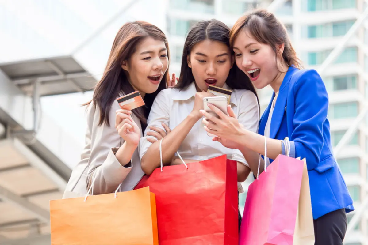 Tips Pintar Manfaatkan Kartu Kredit untuk Belanja Brand Favorit