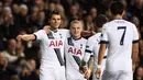 Pemain Totteham Hotspur, Erik Lamela, merayakan gol yang dicetaknya ke gawang AS Monaco dalam laga Grup J Liga Europa yang berlangsung di Stadion White Hart Lane, London, Inggris, Kamis (10/12/2015). (Reuters/Dylan Martinez)