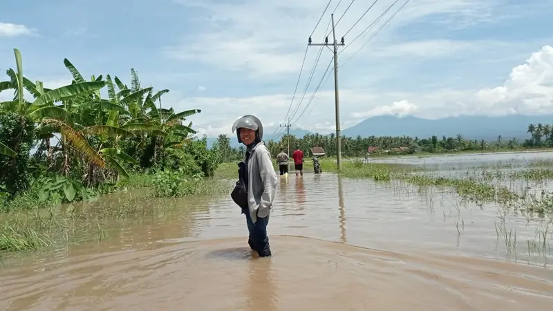 Banjir di lingkungan Pakis Rowo, Kelurahan Pakis Banyuwangi (Istimewa)