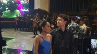 Cinta Laura hadir di acara ngunduh mantu Alyssa Daguise dan Al Ghazali di Jakarta Convention Center, Kamis (19/6/2025). Ia mengaku salah kostum.