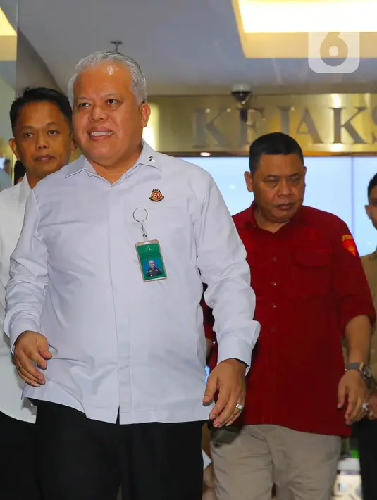 Selain ketiga hakim pada Pengadilan Negeri Surabaya, pihak Kejaksaan juga menangkap dan menahan satu pengacara (Liputan6.com/Angga Yuniar)