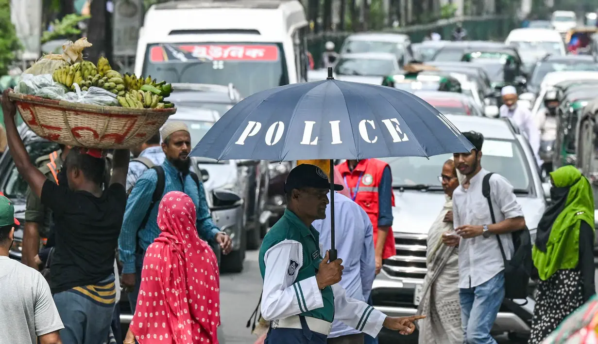 Sebelumnya, kepolisian Bangladesh melakukan aksi pemogokan selama hampir sepekan. (Indranil MUKHERJEE/AFP)