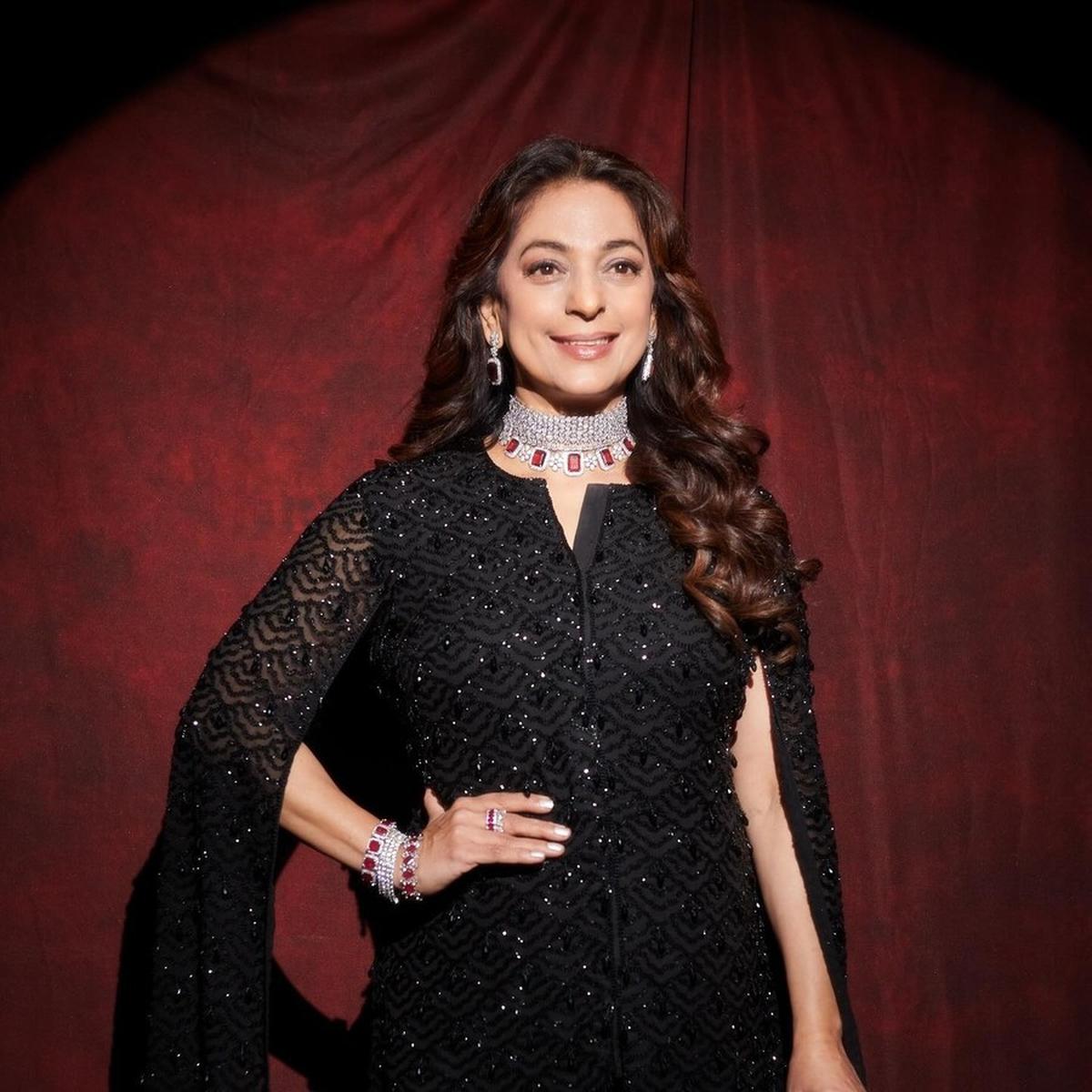 Sumber kekayaan Juhi Chawla sebagian besar berasal dari dunia perfilman, meskipun tidak sepenuhnya. Meskipun dia merupakan salah satu bintang teratas di tahun 90-an, film box office terakhirnya yang sukses adalah "Luck By Chance" pada tahun 2009. Sejak sa
