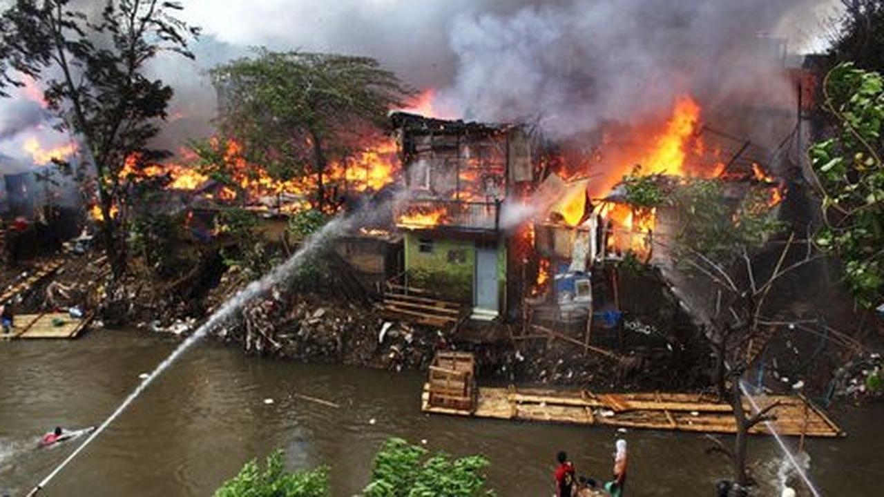 Ratusan rumah di pulau kecil Bajo Pulo Bima NTB ludes terbakar