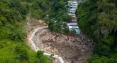 Sungai Naranjo mengalir melalui kawasan kumuh Dios es fiel di pinggiran Guatemala City, Guatemala, Senin (25/9/2023). Sebanyak enam orang tewas dan 12 lainnya hilang setelah Sungai Naranjo meluap dan menyapu rumah-rumah pinggiran Guatemala City. (AP Photo/Moises Castillo)