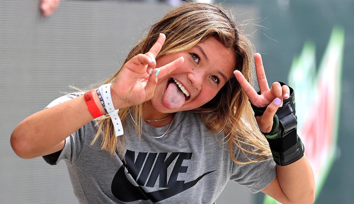 Sky Brown. Atlet skateboard putri Inggris asal Jepang berusia 13 tahun ini merupakan atlet skateboard profesional termuda di dunia. Ia memecahkan rekor atlet termuda Inggris yang sebelumnya dipegang perenang putri Margery Hinton di Olimpiade Amsterdam 1928. (Foto: AFP/Getty Images/Sean M. Haffey)