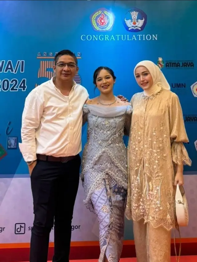 Shakiena Azalea Putri Pasha Ungu