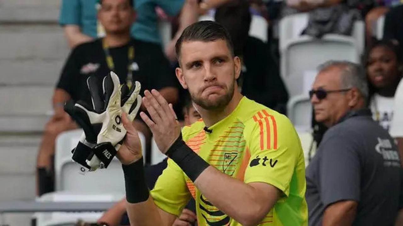 Momen Kiper Timnas Maarten Paes Ajak Teman-temannya di Amerika untuk Mencicipi Hidangan Indonesia, Ada Soto, Rendang, hingga Lapis Surabaya