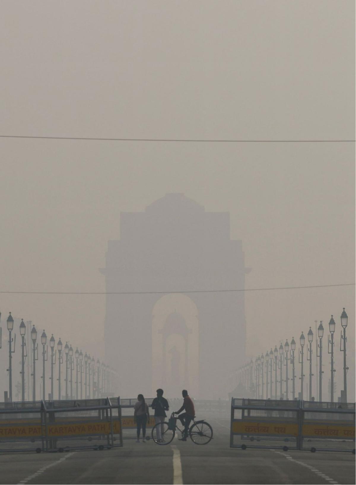 Penampakan Polusi Parah yang Cekik Warga New Delhi India