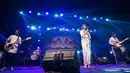 Penyanyi yang juga pemeran dalam film Terjebak Nostalgia berperan sebagai Raisa saat menghibur di acara Jakarta Urban Gigs di parkir kota Kasablanka, Jakarta  Sabtu (20/2) malam. (Dezmond Manullang/Bintang.com)