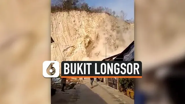 Viral di media sosial, video bukit longsor di Bandar Lampung. Menurut warga sekitar, longsor ini sering terjadi.
