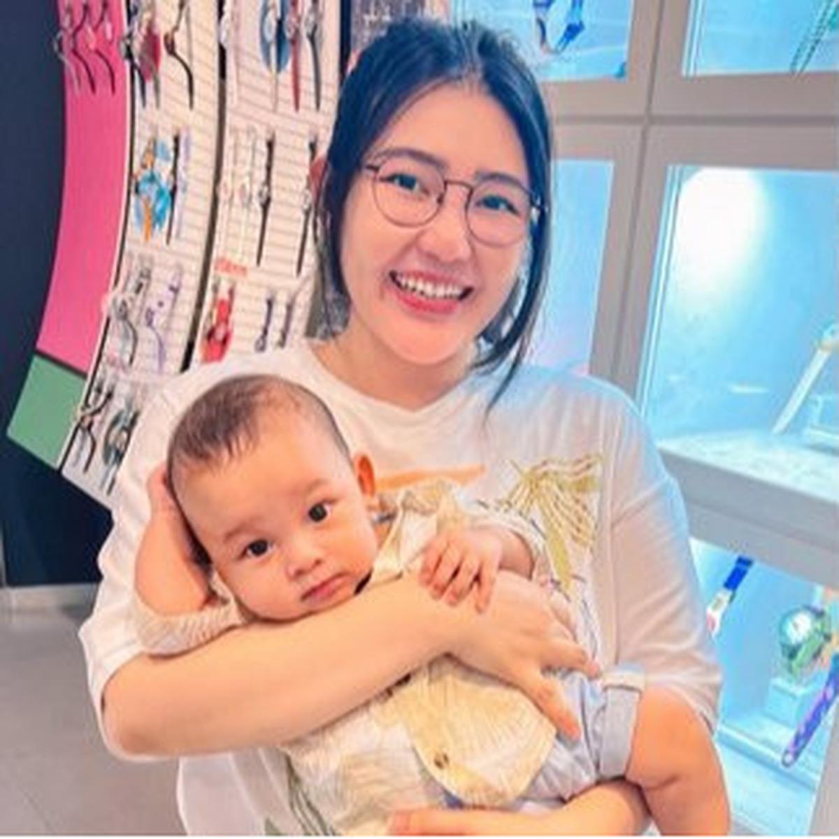 7 Potret Agham Anak Via Vallen yang Sudah Lolos ASI Eksklusif, Makin Ganteng