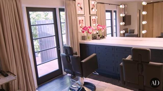 Interior Rumah Membumi Ala Kendall Jenner Ada Bathtub Emas Hingga Keran Dapur Unik Lifestyle Liputan6 Com