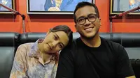 Prilly Latuconsina dengan musisi Andi Rianto (Sumber: Instagram/andirianto_official)