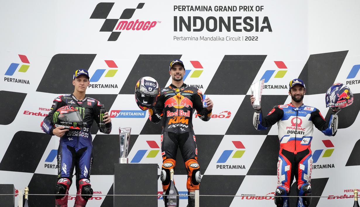 Posisi tersebut bertahan hingga akhir balapan. Miguel Oliveira keluar sebagai pemenang, diikuti Fabio Quartararo yang finis di posisi kedua dan Johann Zarco mengisi tempat ketiga. (AP/Achmad Ibrahim)