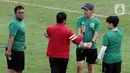 Hasil evaluasi yang dilakukan PSSI terhadap pelatih timnas Indonesia Shin Tae-yong menyoroti dua hal, yakni strategi permainan dan komunikasi antara pelatih dan pemain. (Liputan6.com/Helmi Fithriansyah)