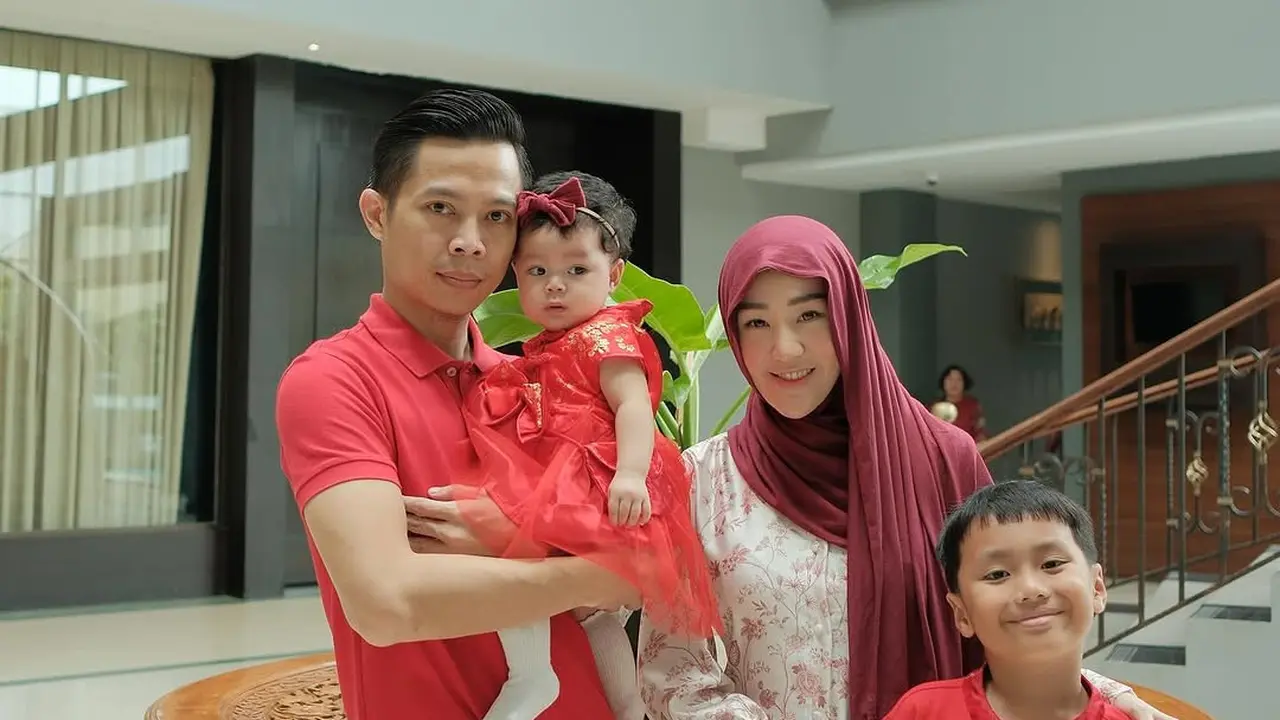 Potret 6 Artis Mualaf Rayakan Imlek 2025, Larissa Chou Kompak dengan Keluarga