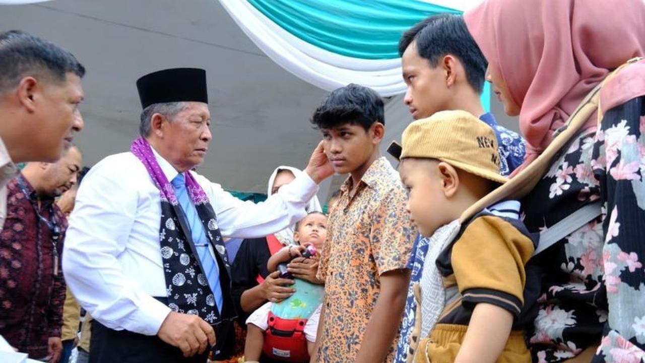 Wagub Jambi Serahkan 503 Beasiswa Dumisake untuk Pelajar Pesisir Tanjabbar, Wujudkan Pendidikan Merata