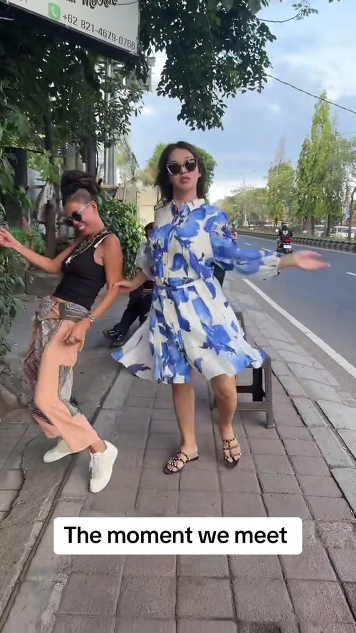 7 Potret Bunda Corla dan Mertua Jennifer Coppen Bertemu, Kocak Banget - Sama Aktifnya