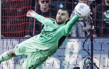 Rapor Maarten Paes yang Jadi Andalan Ajax di Eredivisie: Ketiban Berkah dari Badai Cedera, Bakal Tetap Jadi Pilihan Utama Musim Depan