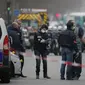 Polisi memburu pelaku penyerangan di kantor majalah Prancis Charlie Hebdo. (Reuters)