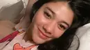 Meski masih mengantuk, pesona Naysila Mirdad begitu terpancar. Ia pun tak malu memamerkan potret muka bantal saat baru bangun tidur. Kecantikannya tak memudar sedikitpun.(Liputan6.com/IG/@naymirdad)