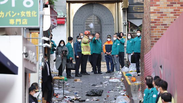 Presiden Korea Selatan Sambangi Lokasi Tragedi Halloween Itaewon