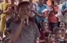 Momen Haru Anak Pengungsi Lewotobi Nyanyikan Lagu ‘Rindu Rumah’, Banjir Air Mata