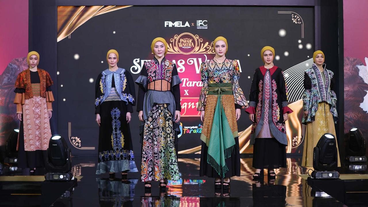 FOTO: Wali Kota Tarakan & Istri Tampil Elegan  dengan Batik Khas Tarakan di Parade Wastra Nusantara 2025