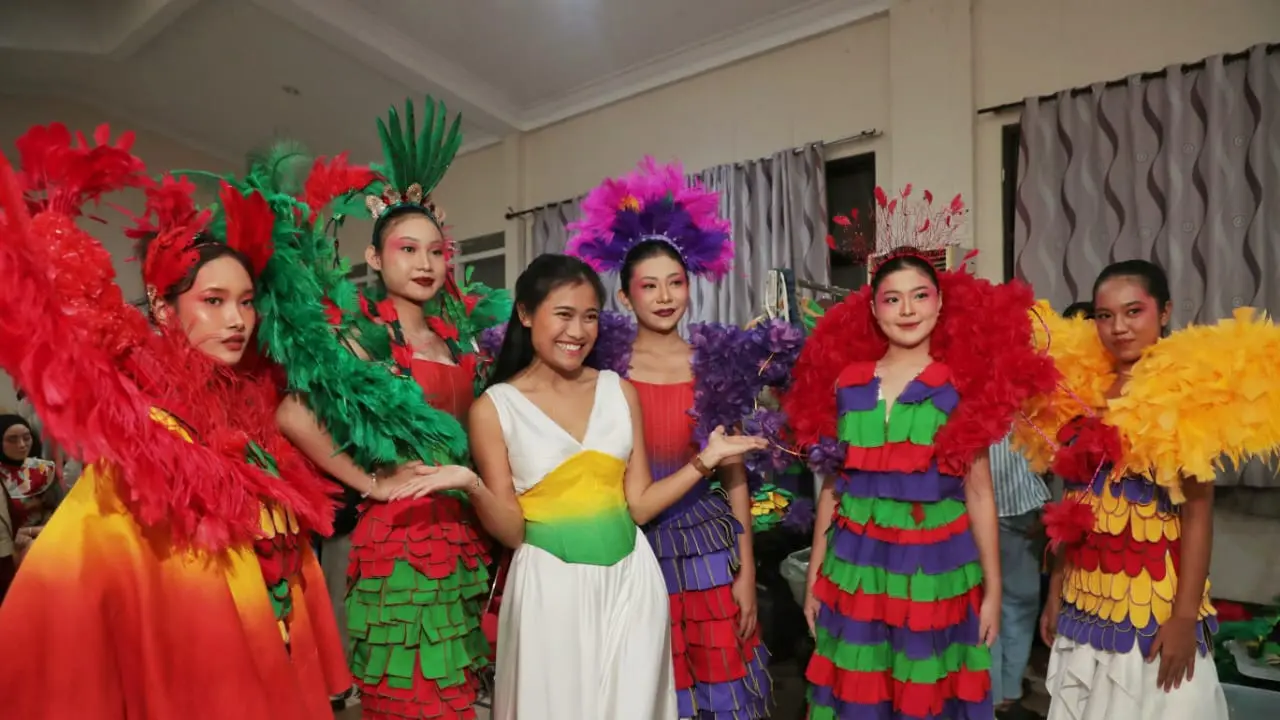 Desainer Migi Rihasalay pertama kali terjun di Jember Fashion Carnaval 2024.