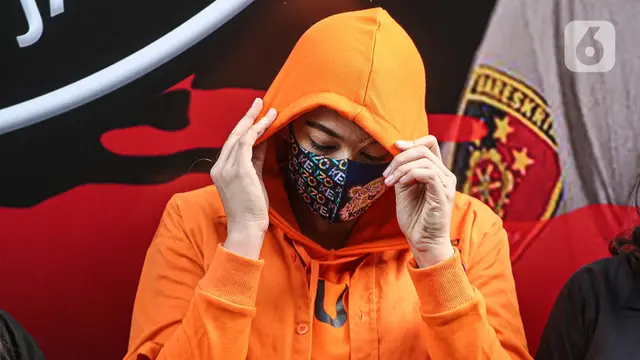 Catherine WilsonTertunduk Saat Rilis Penyalahgunaan Narkoba