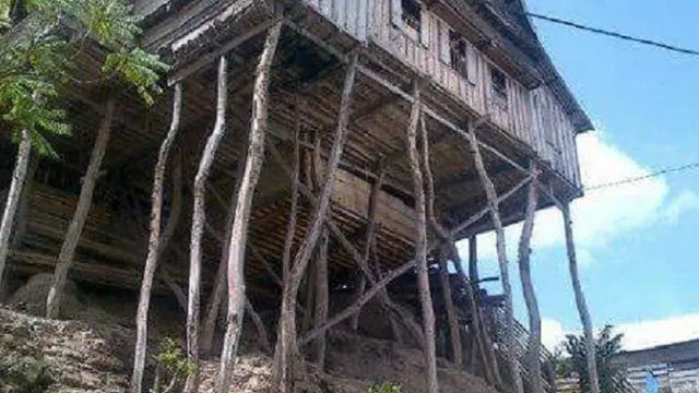 Rahasia Kekuatan Rumah Kayu 500 Tahun di Kampung Toa Selayar