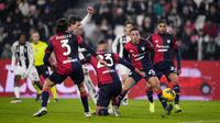 Juventus memetik kemenangan empat gol tanpa balas atas Cagliari pada laga 16 besar Coppa Italia di Allianz Stadium, Rabu (18/12/2024) dini hari WIB. Satu dari empat gol Juve disarangkan Dusan Vlahovic pada menit ke-44.&nbsp;(Fabio Ferrari/LaPresse via AP)