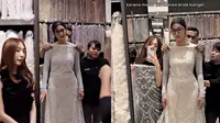 Potret Debi Sagita pilih kain untuk gaun pengantin (sumber: Instagram/debisagita)