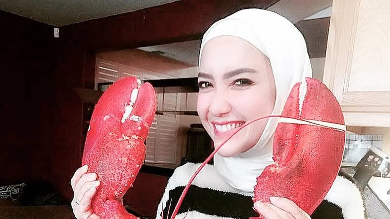 [Bintang] Menolak Tua, Wajah 18 Artis Indonesia Ini Awet Muda