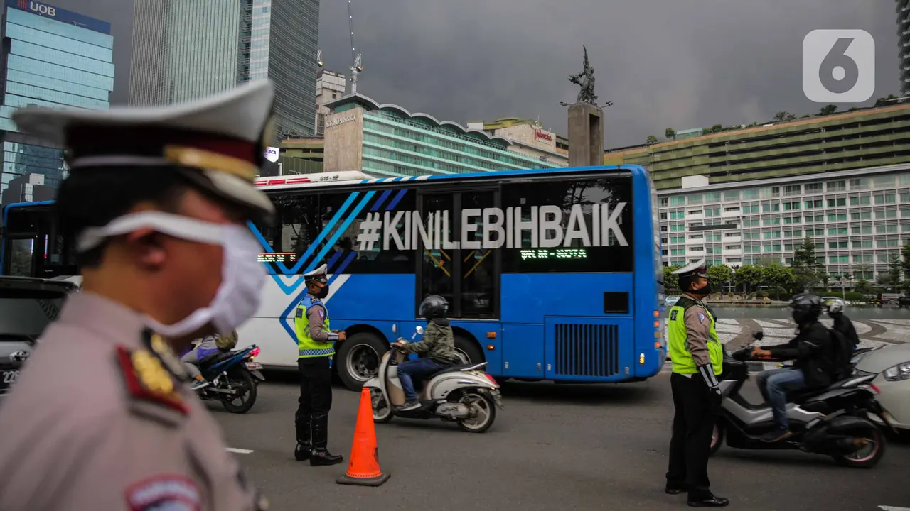 Menengok Pengawasan Pelaksanaan PSBB di Bundaran HI Jakarta