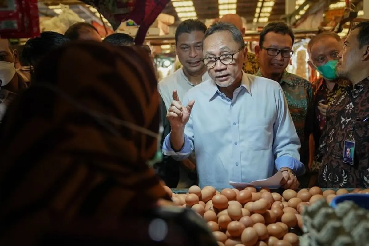 Menteri Perdagangan (Mendag) Zulkifli Hasan berkunjung ke Pasar Koja Baru, Jakarta Utara pada, Jumat (17/6/2022). (Dok Kemendag)