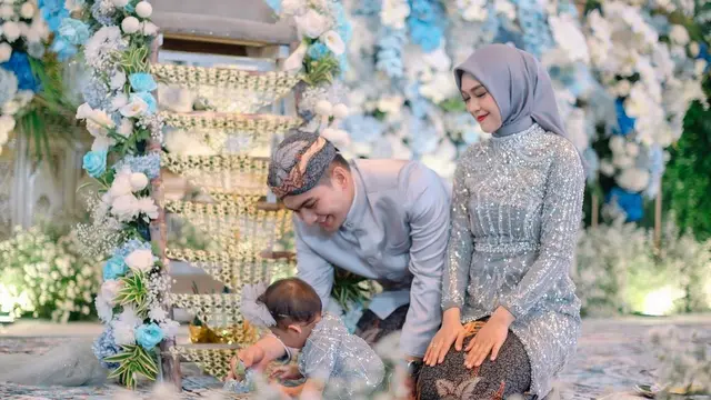 Tampil Gemas, Ini 7 Momen Prosesi Tedak Sinten Baby Moana Putri Ria Ricis